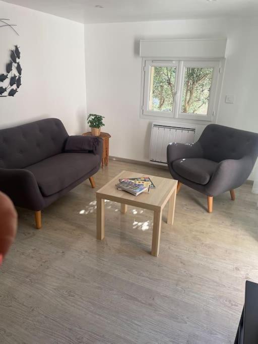 Holiday home Maison De Village Au Pied Du Luberon. Peypin-d'Aigues